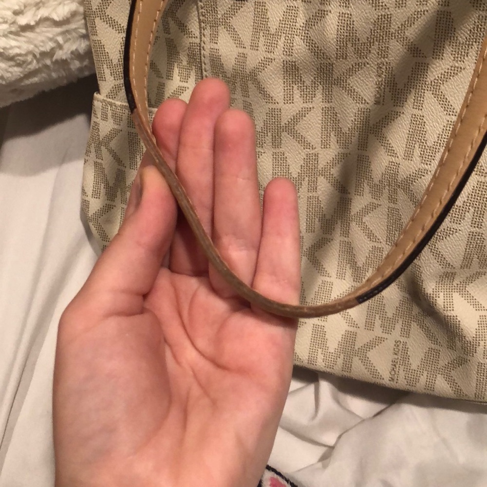 Michael Kors vanilla tote - Picture 4 of 4
